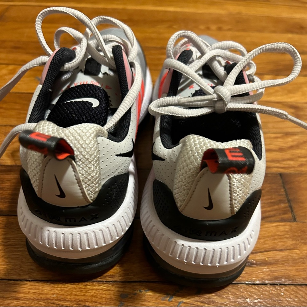 Women’s Nike Airmaxes